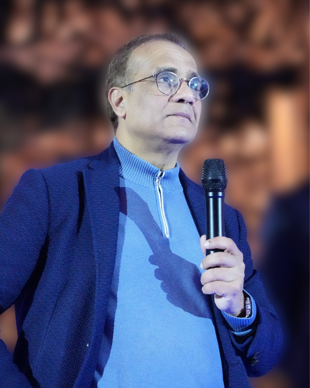 Rishad Tobaccowala explicando el concepto de peak full-time jobs durante Rethinking Work CDMX. Imagen: Adtech.